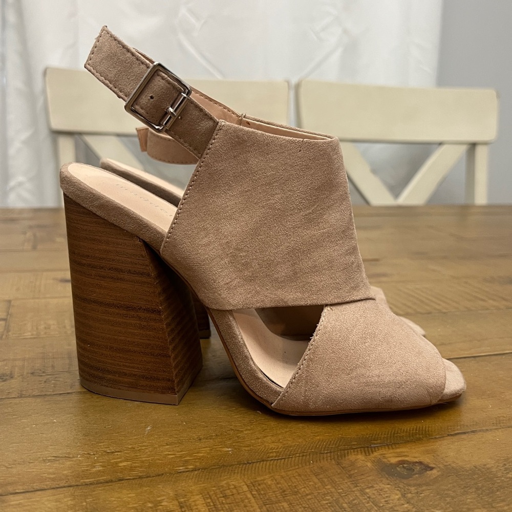 Women’s Madden Girl Tan Block Heels Size 9M - Picture 1 of 11